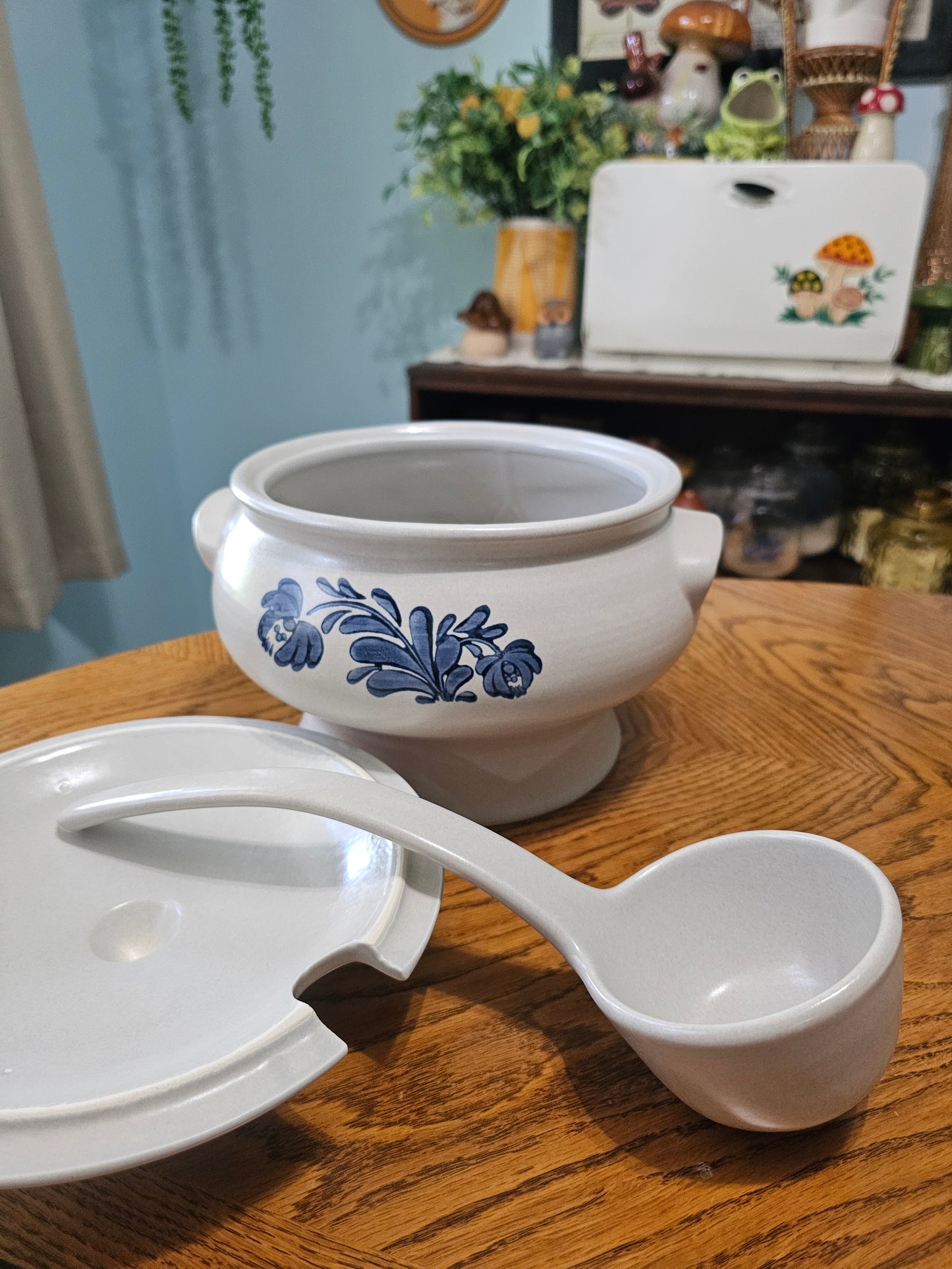 Yorktowne Soup Tureen