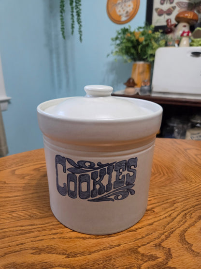 Vintage Pfaltzgraff Yorktowne Cookie Jar White Ceramic Blue Scroll Script Letter