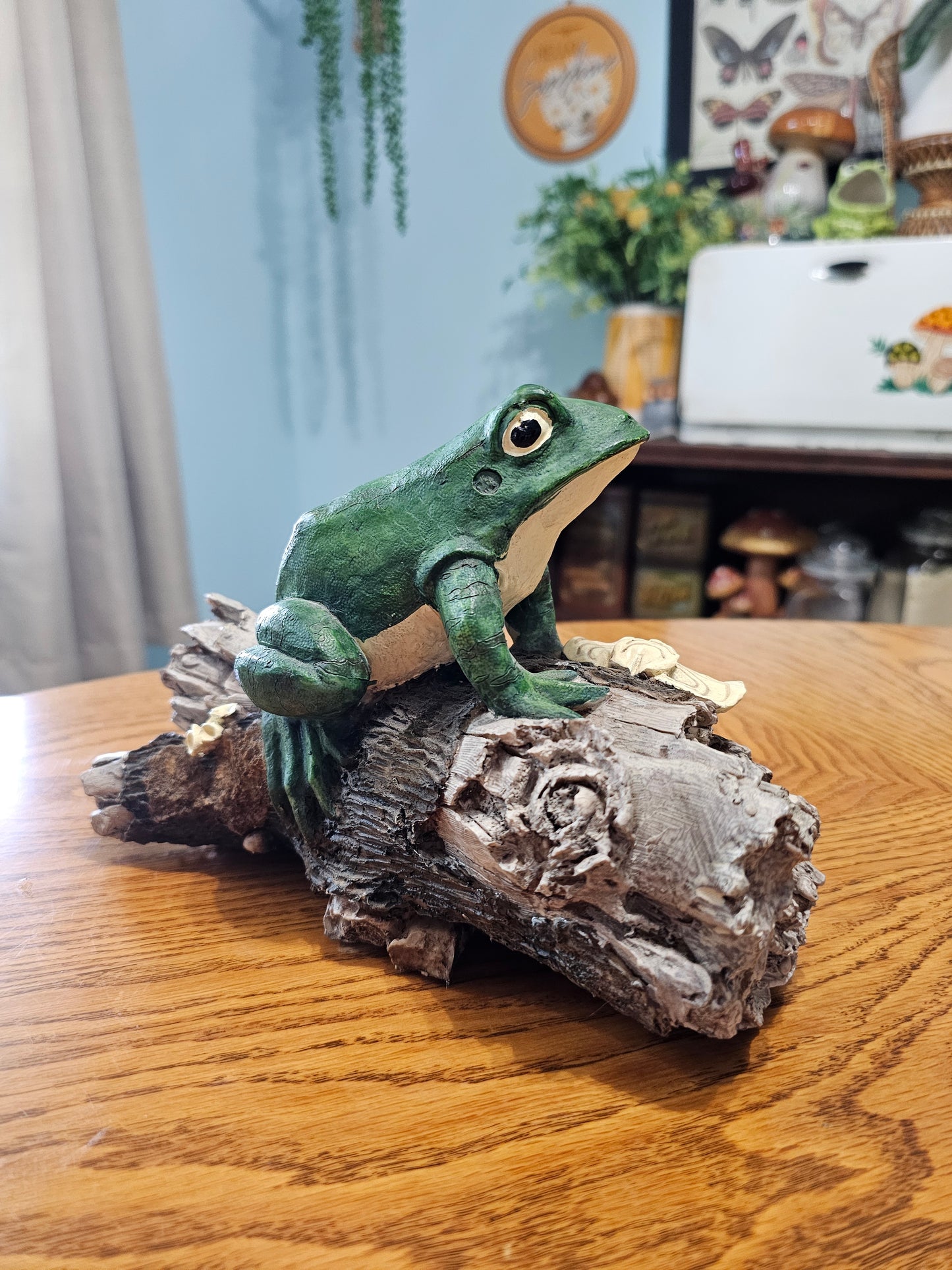 Frog on a Log Figure