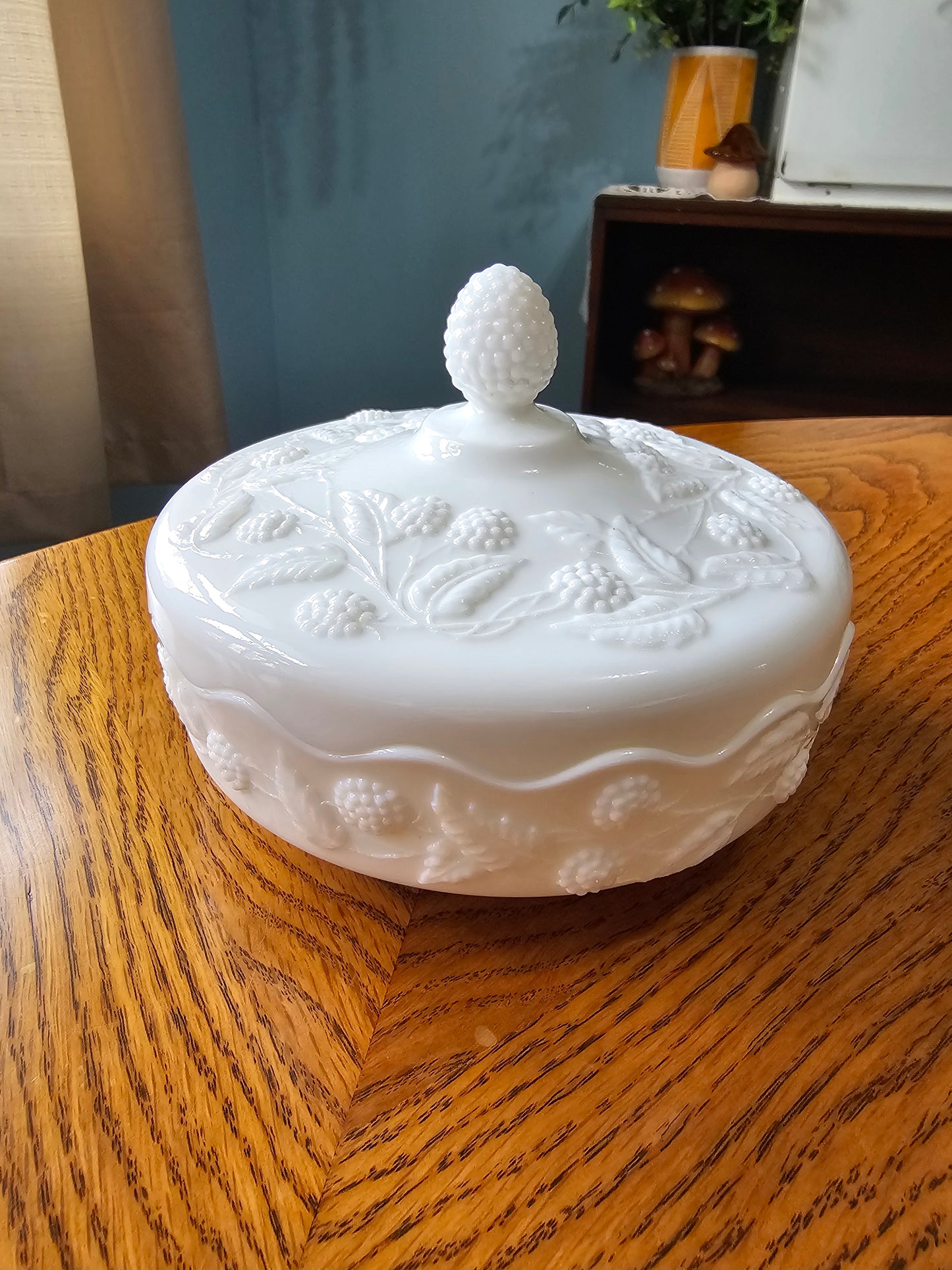 Berry Vine Covered Dish