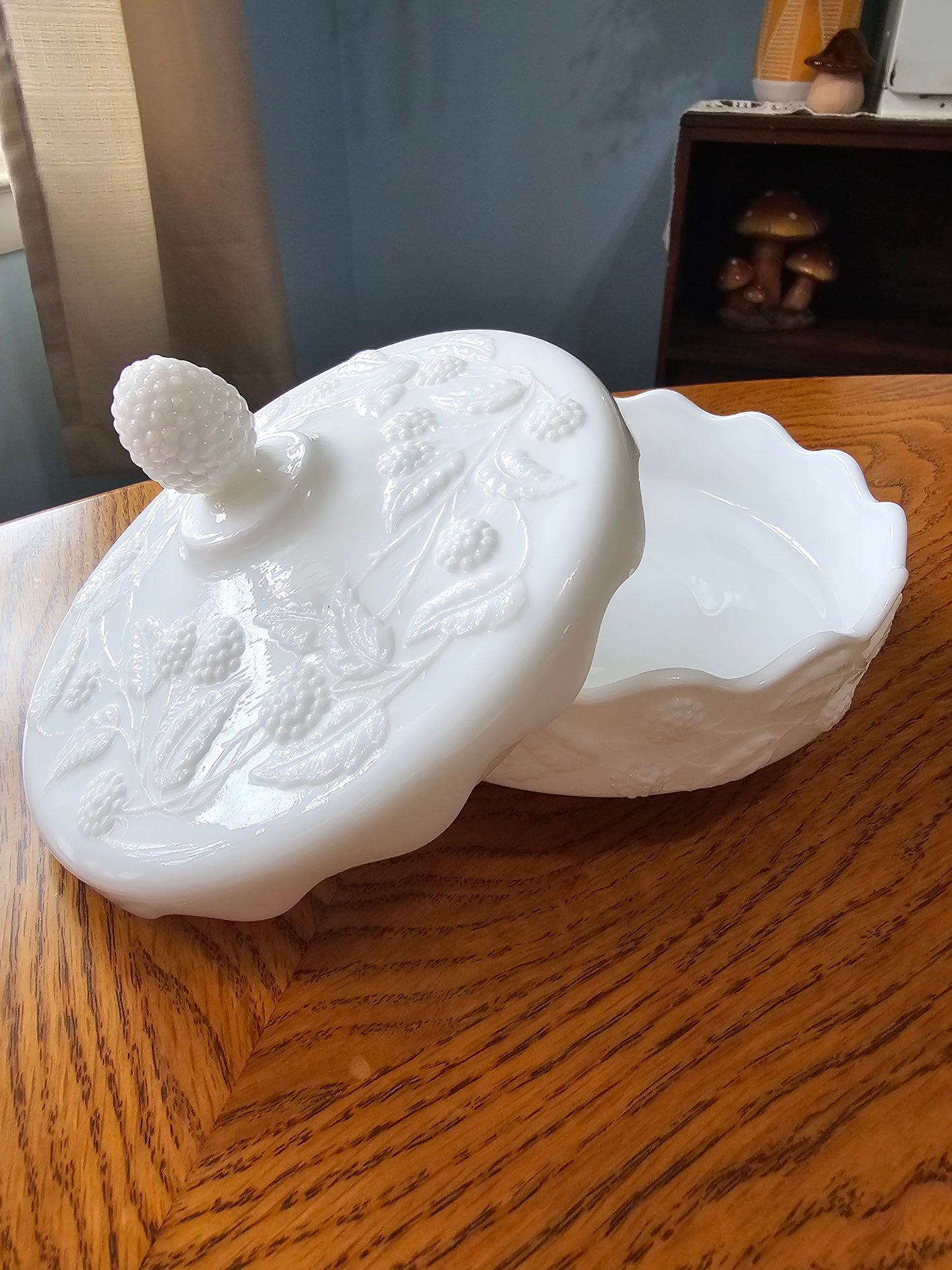 Berry Vine Covered Dish
