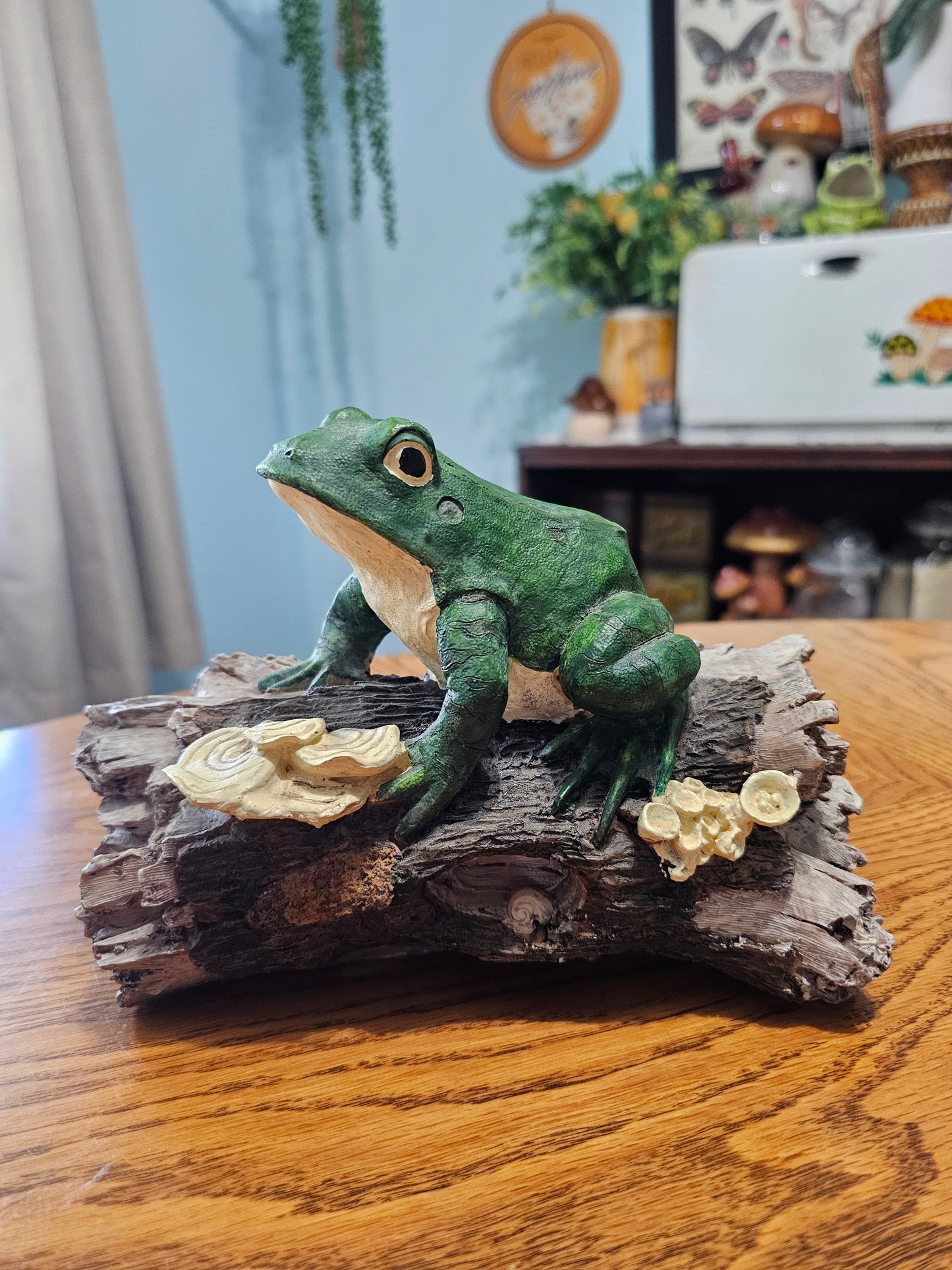 Frog on a Log Figure