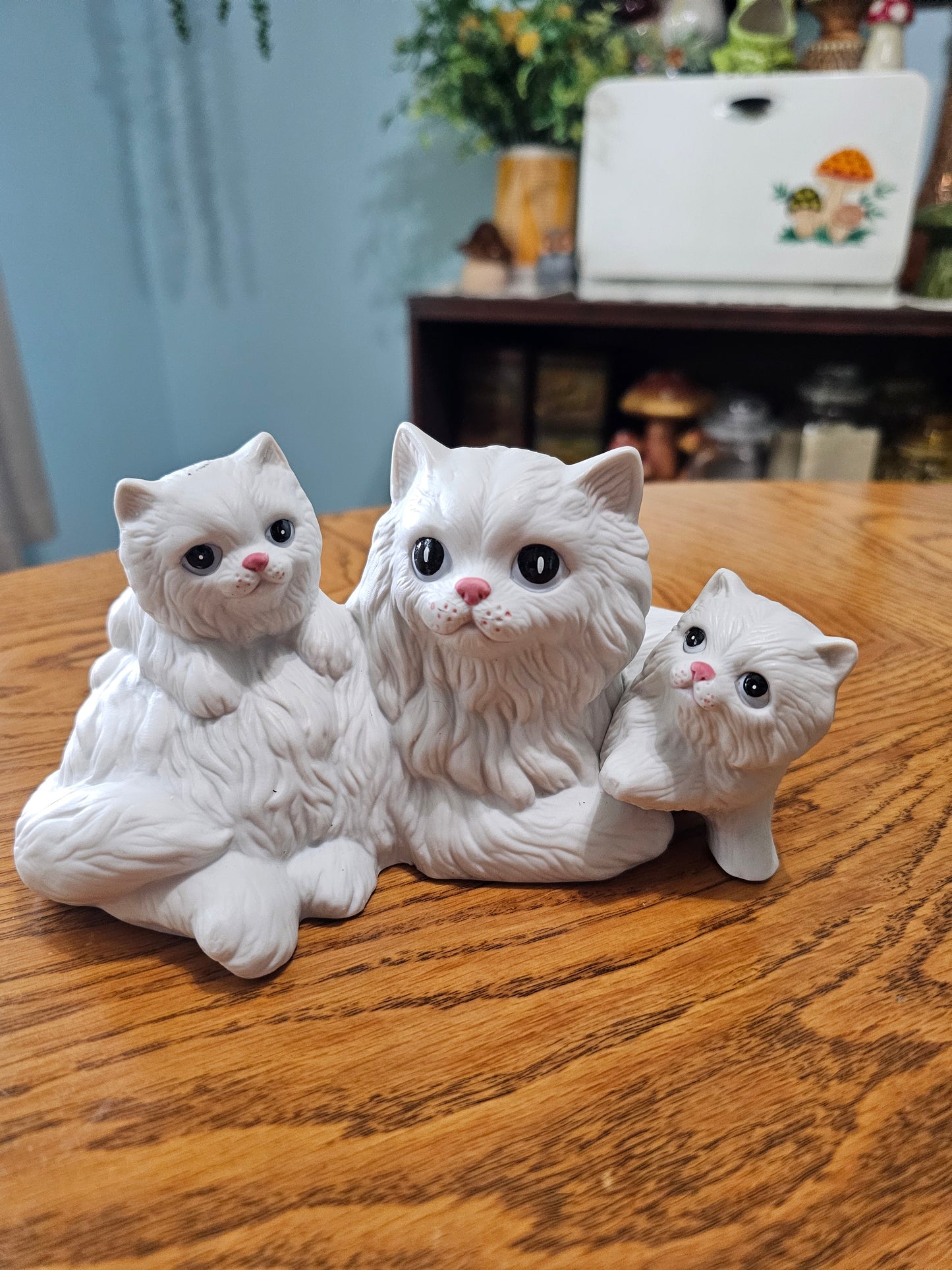 Cat Mom & Kittens