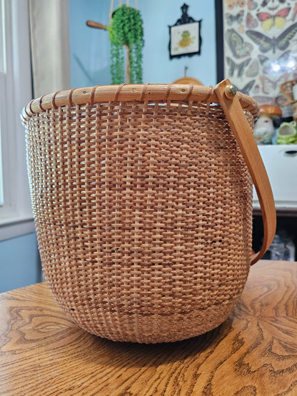 Round Nantucket Swing Basket