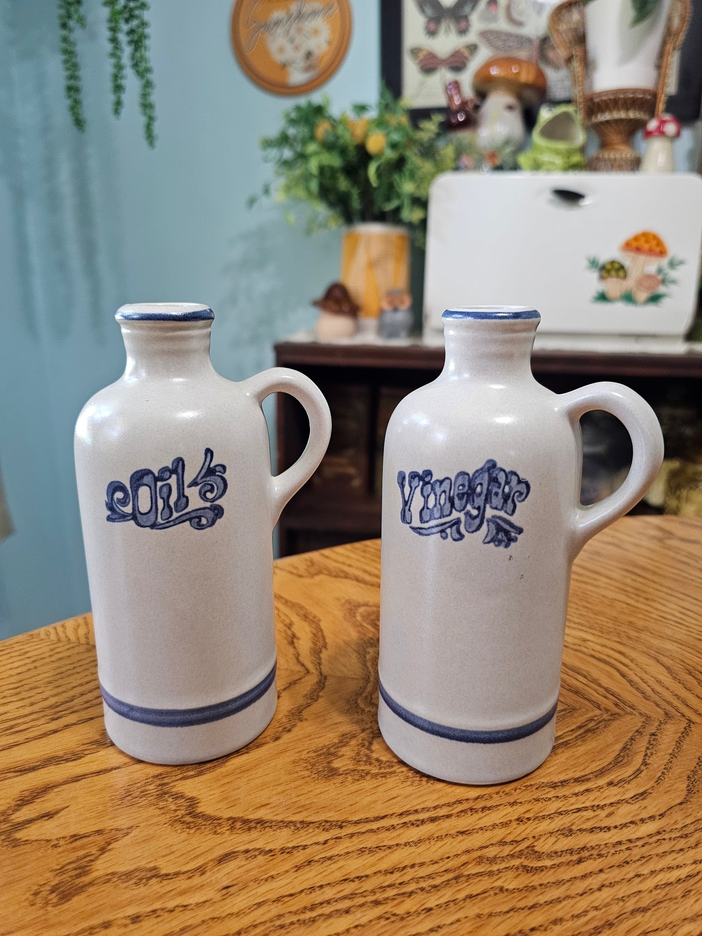 Yorktowne Oil & Vinegar Cruets