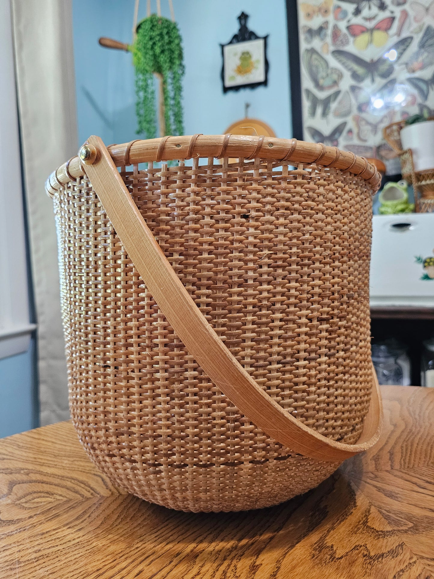 Round Nantucket Swing Basket